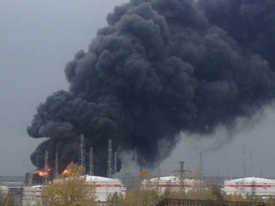 Кстово в черном дыму: на заводе «Лукойл» взорвалась цистерна