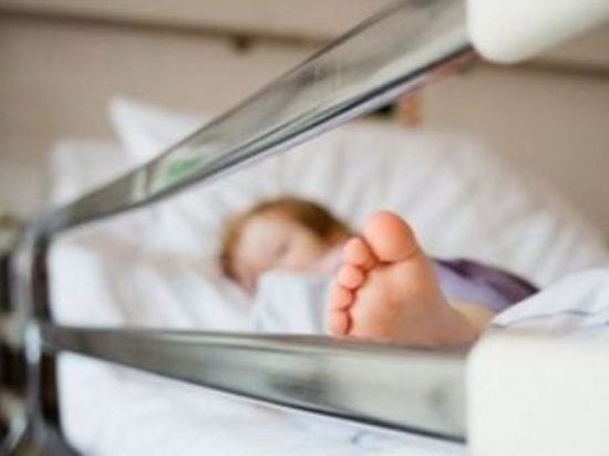С острым отравлением 11-месячного ребенка госпитализировали в лечебницу

