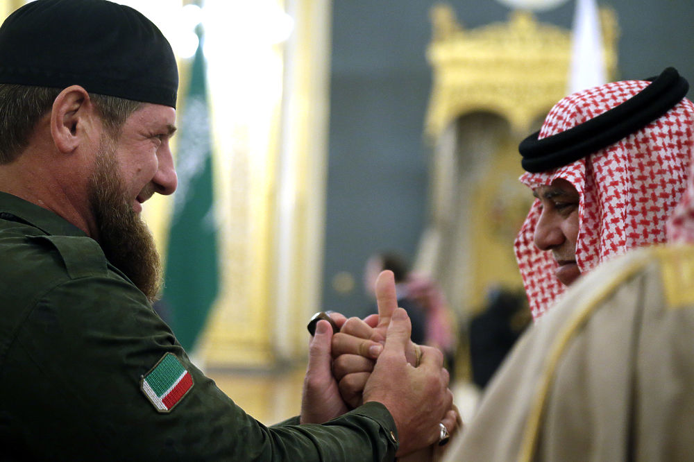 На встрече с королем Саудовской Аравии Кадыров показал парадный камуфляж