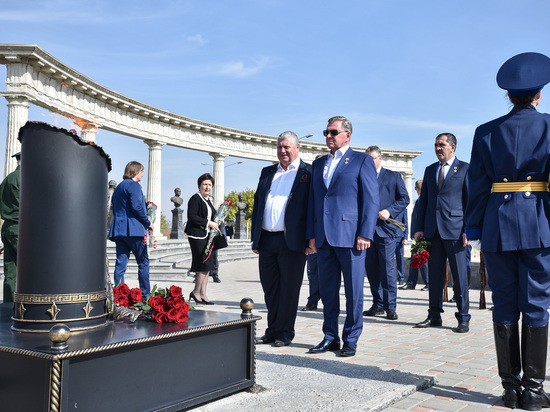 Полпред Президента РФ в СКФО в Михайловске открыл сквер Риммы Ивановой Полпред Президента РФ в СКФО в Михайловске открыл сквер Риммы Ивановой