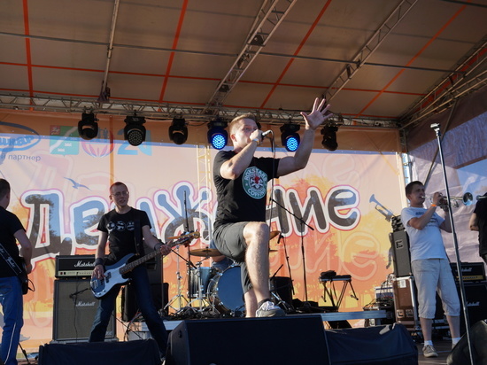 Самая громкая ска-панк группа из Петербурга "Включай Микрофон" даст сольный концерт в Калуге