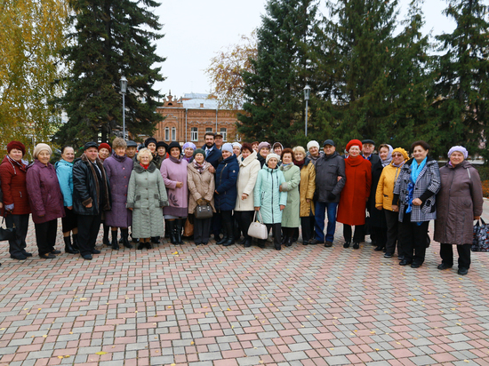 Депутат Александр Прокопьев организовал поездку ветеранов в Бийск