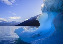 Канадский ученый Кент Мур из Университета Торонто, специализирующийся на физике атмосферы, рассказал об огромной дыре, появившейся во льдах Антарктиды