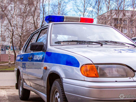 Кемеровчане вызвали полицию из-за подозрительного пакета на дороге 