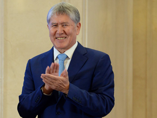 Президент КР Алмазбек Атамбаев обвинил Казахстан во вмешательстве в политику страны