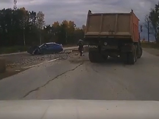 Жесткое ДТП с участием грузовика и легковушки произошло в Калужской области 