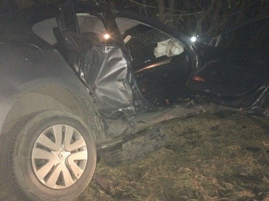 Два водителя пострадали в «лобовом» ДТП с тремя авто в Барнауле