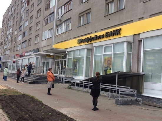 Снова эвакуация: «заминировали» «Райффайзен банк» в Нижнем Новгороде 
