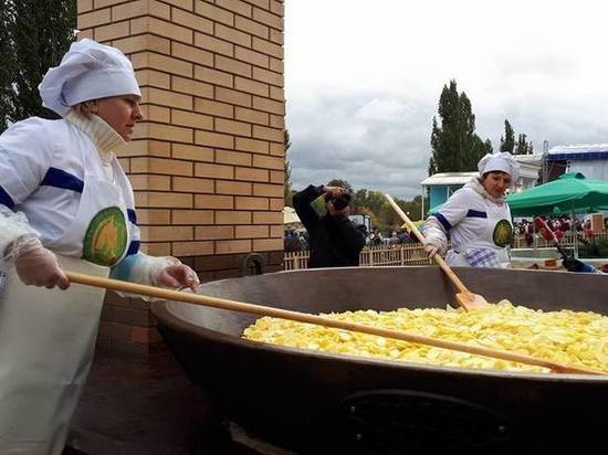На гастрономическом фестивале в Тамбове приготовили полтонны картофеля