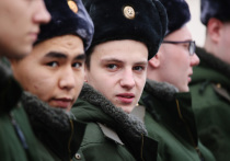 В среду, 18 октября, от здания правительства Москвы на Новом Арбате состоялась торжественная отправка группы призывников в войска