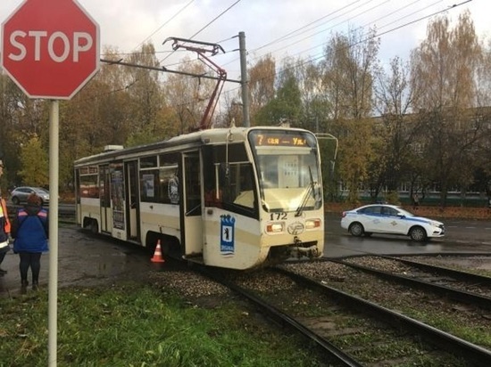 На улице Труфанова в Ярославле трамвай сбил девочку в наушниках