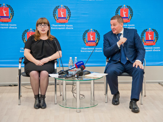 Андрей Бочаров обсудил с общественниками проблемы дольщиков, перевод часов и тарифы
