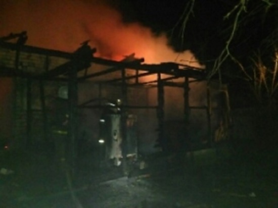 В Заволжском районе Ярославля пожарные два часа тушили жилой дом