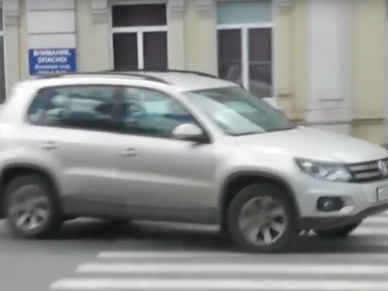 Служители Фемиды злостно нарушают ПДД прямо перед зданием Верховного суда региона