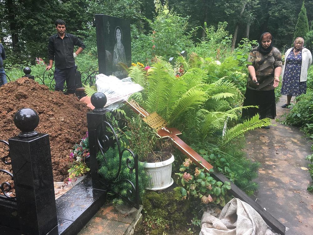 Серпуховичи исхитряются хоронить на закрытом кладбище