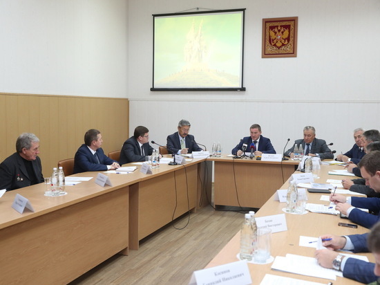 Губернатор Андрей Бочаров провел заседание регионального оргкомитета 