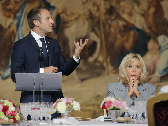 Супруга президента Франции рассказала о своем невероятном браке