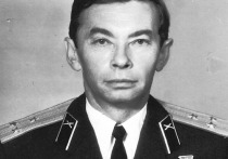 Ветеран войск противоракетной обороны 80-летний Анатолий Милашевский был найден мертвым ранним утром в воскресенье во дворе своего дома на улице Декабристов