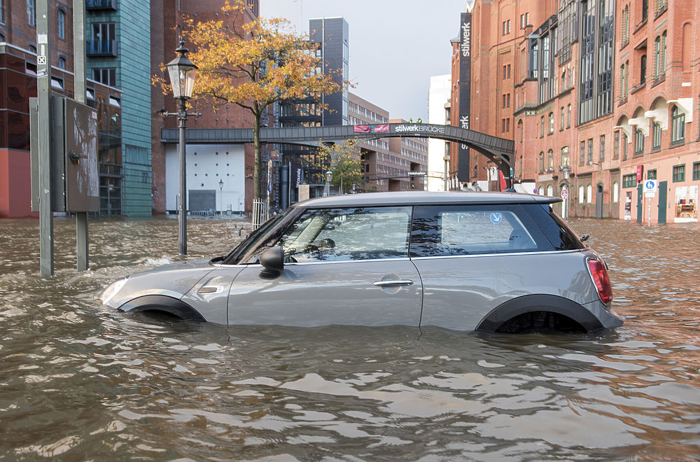Дома и машины утонули: ураган "Герварт" прошелся по Германии