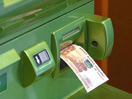 В Орле мужчина похитил чужие деньги, выпавшие из банкомата