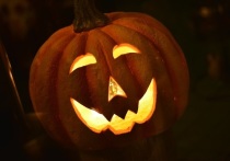 Сегодня во многих странах мира отмечается неофициальный праздник под названием Хэллоуин, в который принято наряжаться в костюмы страшных существ