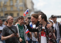 Губернатор Владимирской области Светлана Орлова поручила сотрудникам регионального департамента образования фотографировать участников протестных митингов, после чего выкладывать фотографии на сайт, определяющий их личности