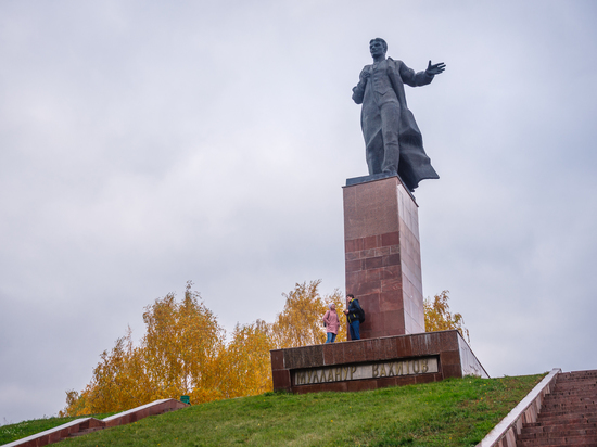 Торговый комплекс может «подвинуть» памятник революционеру в Казани
