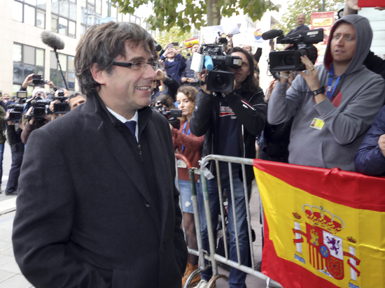 Экс-глава региона заявил, что будет управлять Каталонией из Бельгии