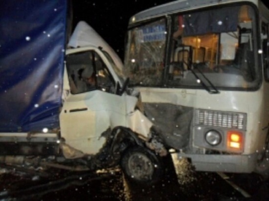 В Ивановской области столкнулись пассажирский автобус и «Газель»