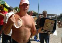 Рекордсмен в плавании Олег Софяник принял участие в водном марафоне в охваченной войной стране в поддержку мира