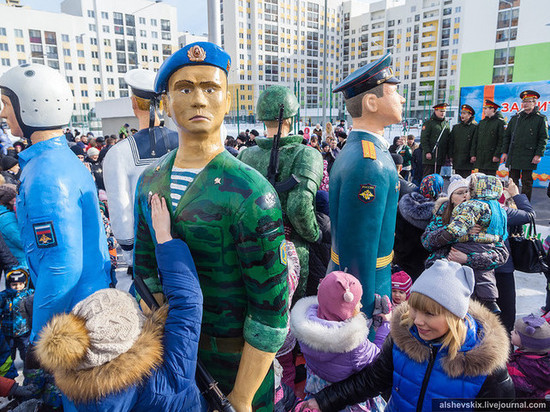Курганцев будут судить в Екатеринбурге за кражу автомата с памятника десантникам