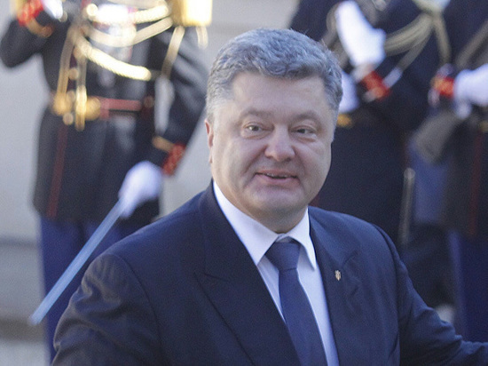 По мнению эксперта, Запад поможет украинскому лидеру избежать ответственности