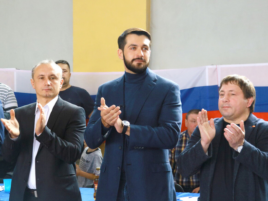 Александр Прокопьев открыл юношеский турнир по греко-римской борьбе в Бийске