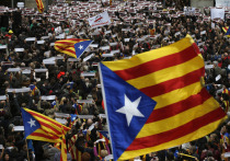 В Каталонии, где еще 1 октября состоялся референдум о независимости региона, завершившийся победой сторонников отделения его от Испании, напряженность не ослабевает