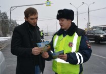 Сотрудники ДПС пытаются бороться с нарушителями на Симферопольском шоссе