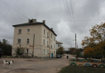 Расположение домов на улице Богдана Хмельницкого в Балаклаве, в народе называемой «Богданкой», несколько обособленное