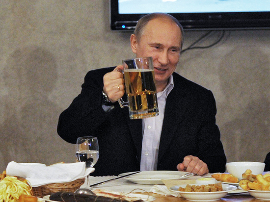 Сколько было выпито пенного напитка, и удалось ли казахстанскому и российскому лидеру захмелеть, президент Казахстана не уточнил