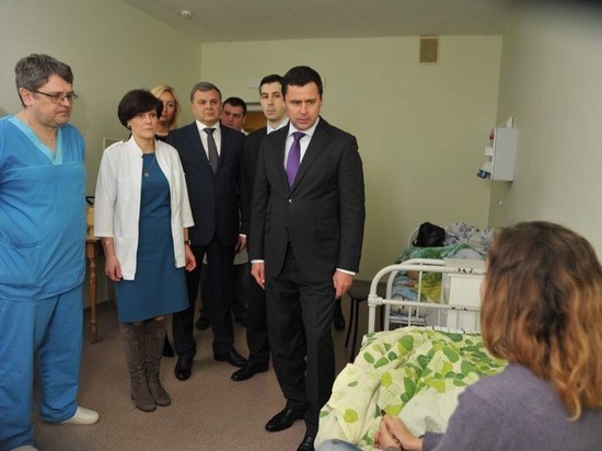 Губернатор Дмитрий Миронов посетил Ростовскую ЦРБ, куда после ДТП доставили раненых детей