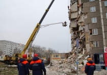 Следователи продолжают выяснять причины обрушения углового подъезда 9 — этажного дома на улице Удмуртской в Ижевске в четверг вечером, где погибли 6 человек