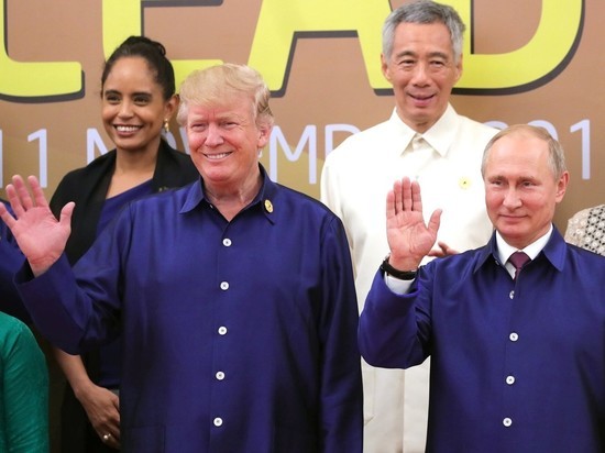 «На ногах»: Путин и Трамп все же пообщались во Вьетнаме «На ногах»: Путин и Трамп все же пообщались во Вьетнаме