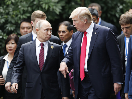 Общение президентов России и США в рамках саммита АТЭС получилось стремительным: без помощников и переводчиков