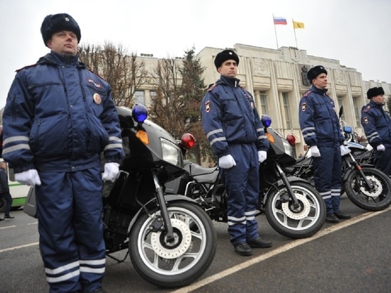 Дмитрий Миронов вручил сотрудникам полиции ключи от нового служебного автотранспорта
