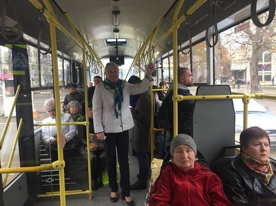 Власти Крыма на один день пересели на общественный транспорт