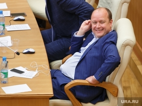 Возвращение банкрота: «эсеры» решили отдать мандат Заксобрания Геннадию Ушакову
