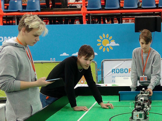 Юные робототехники из "ТехнариУМа" СГТУ стали финалистами международных соревнований