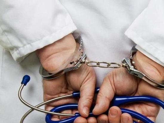В Орске медик попал под суд за употребление наркотиков и взятку