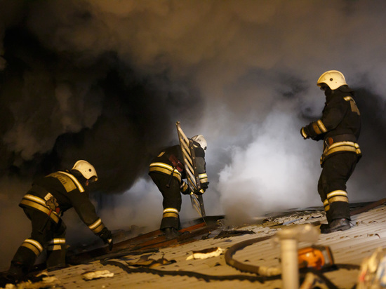 В Волгограде ликвидировали крупное возгорание на складе с краской