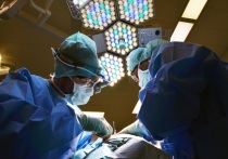 Хирург-итальянец Серджио Канаверо провел в Китае пересадку человеческой головы