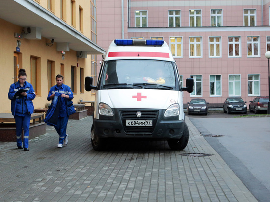 Медикам «скорой помощи» пришлось зашивать шестерых раненых прямо в конвойном помещении 