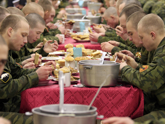 Депутаты потребовали увеличить довольствие армии на 240 млрд рублей